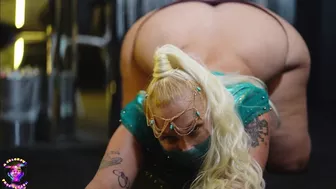 GIbbyTheClown stars in Aladdin and Jasmine: A Slutty Tale with Alexis Andrews in this steamy video.