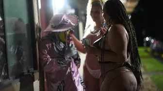 GIbbyTheClown Candi Cakess and 6ftphenomenon in Lingerie Threesome Fuck Fest with Clown Masks