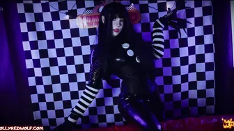 MollyRedWolf gets fucked by puppet in cosplay fucking video and gets her pussy creampied by the end.