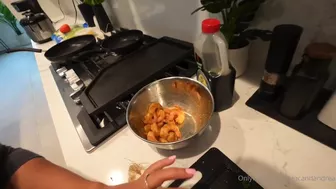 Isaacandandrea OnlyFans video of Petite Cutie in tight outfit cooking while teasing with ass