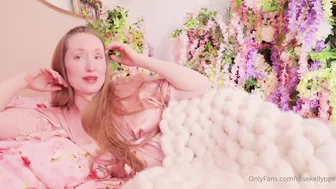 RoseKellyPPV Slipping off Her Floral Robe to Reveal Her Perky Tits in POV Video