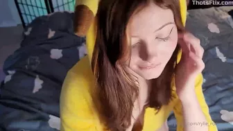 Rylie_Rowan Pikachu Cosplay Teasing her Pussy in Bed Video