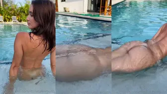 ItsNatalieRoush Naked in Poolside Masturbation Video Exclusive from OnlyFans