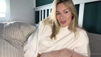 SophieLaurenxxx OnlyFans Blonde Pussy Masturbation Video in Bed.