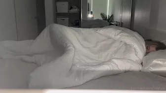 Utahjaz gets naked in bed for a steamy bedroom sex tape video leaked from OnlyFans.