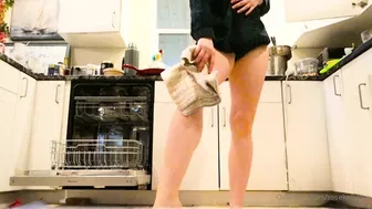 Rose Kelly Dishwashing with No Panties in the Kitchen Video Leaked
