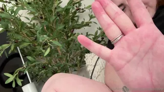 NataliaReynoldsVIP OnlyFans Masturbation Video showcasing her wet and pink pussy close up