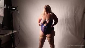 Gigi Satin OnlyFans Curvy Goddess Teasing in Blue Lingerie and Heels