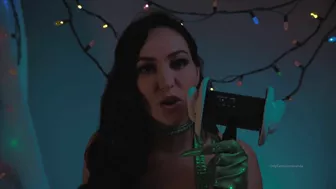 Orenda Teases in Nude Grinch ASMR OnlyFans Video