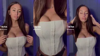 Gracxxe Leaks OnlyFans Video Teasing Her Perfect Curves