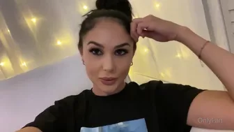 Ariana Marie Teases Her Juicy Bubble Butt in Hardcore Video