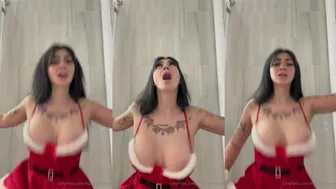 Itsaliyahmarie Aka Aliyah Marie Teasing Her Bare Boobs in Must-Watch Onlyfans Video