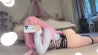 Belle Delphine Teases in Her Must-Watch Leaked Onlyfans Cafe Video