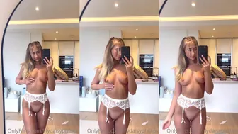 Lillian Phillips Tease her Tiny Assets in Leaked Exposed Video