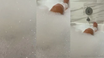 Tiiieeen Teases Her Sexy Self in This Full Length Sensational Video