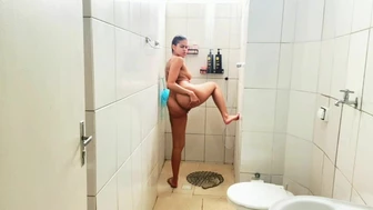 Bia Tease Her Hot Body Taking a Bath in Erome Video