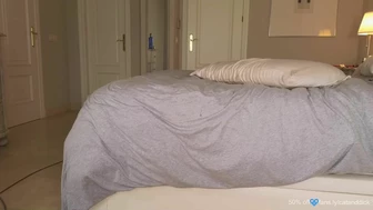 Catanddickxxx Teases in Nude Blowjob Video