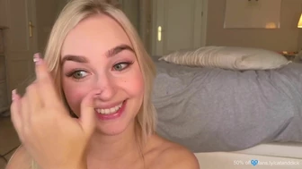 Catanddickxxx Teases in Nude Blowjob Video