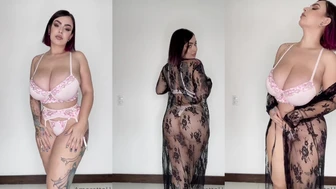 Amarettoh Teases Her Giant Titties in Leaked Porn Video