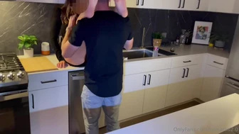 TxSnacks Must-Watch Video Teasing Her Houston Reddit Followers