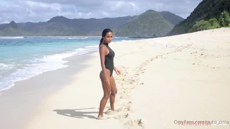 Putri Cinta Teases Her Juicy Asian Tits in Steamy Video