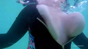 Must-Watch Blonde Amarettoh Teases in Fapello Video