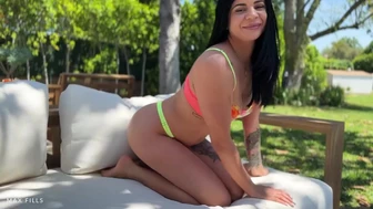 Niicky Baby Puerto Rican Spinner Teases Her Insane Curves in Steamy Video