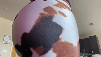 Laura Lux Teases her Sweaty Big Tits in Must-Watch OnlyFans Video