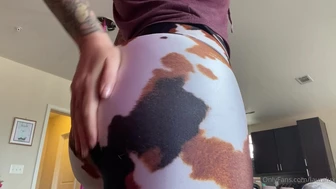 Laura Lux Teases her Sweaty Big Tits in Must-Watch OnlyFans Video