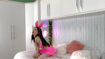 Amanda Welp Teases Her Naked Body In Dirty Slut Video