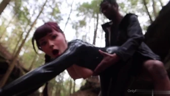 NaomiH666 Stars In Kinky Hunger Games Porn Parody Video