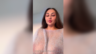 Louisa Khovanski Bend To Show Her Big Boobs Onlyfans Leaked Video