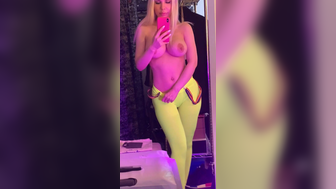 Hot sexy bimbo with a great ass and big nipples