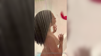 Flexximusprime Curvy Ebony Babe Sucking a Dildo While taking a Shower In Bath Room Onlyfans Video