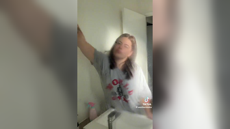 Anotherneeka Busty Milf Expose Her Big Breast While Doing a Tiktok Video
