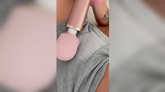 Skyelia Rubs Her Pussy WIth A Vibrator While Cloths On Onlyfans Leaked Video