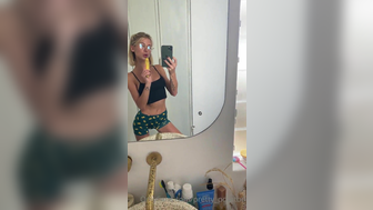Pretty_potatoo Slim Baby Teasing Infront Of Mirror OnlyFans Video