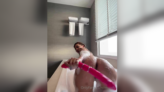Siew Pui Yi Bath Pink Dildo Play OnlyFans Video