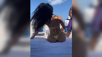 Rubi Rose OnlyFans Outdoor Twerking Porn Video 1