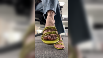 Hot Chick's Sexy Feets Spy Cam Video Video