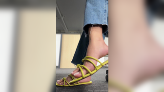 Hot Chick's Sexy Feets Spy Cam Video Video