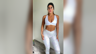 Realitywithriss.vip Takes Off Her Pants And Shakes Her Booty Cheeks Onlyfans Video