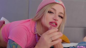 Leah Meow - Horny Gamer Girl Really Wants Some Dick In Her Narrow Wet Pussy