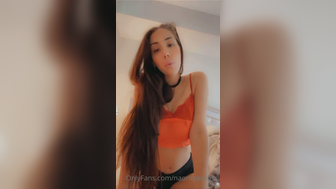 Naomi Ross Playing With Her Boobs And Showing Curvy Booty Onlyfans Video