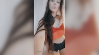 Naomi Ross Playing With Her Boobs And Showing Curvy Booty Onlyfans Video