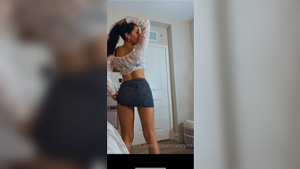 Naomi Ross Lifts Her Mini Skirt To Show Curvy Phat Ass Onlyfans Video