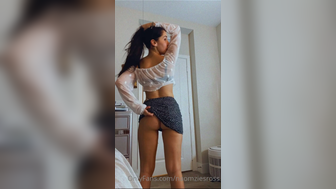 Naomi Ross Lifts Her Mini Skirt To Show Curvy Phat Ass Onlyfans Video